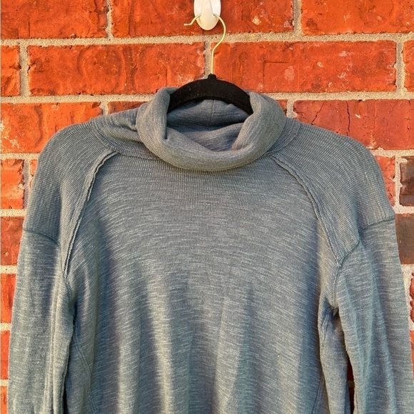 We The Free Womens Small Green Split Back Cowl Turtle Neck Long Sleeve Top - Picture 3 of 10
